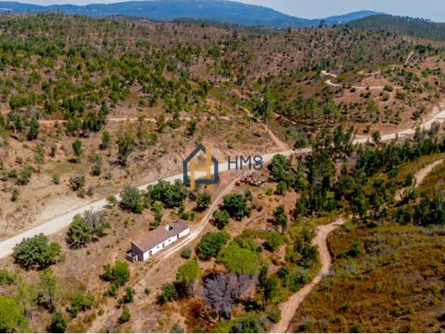 Casa com Terreno de 178.250 m² para Venda em Gordeiro, Monchique