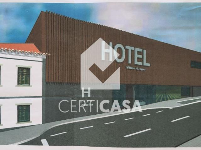 Terreno Misto para desenvolvimento com 2300 m2 construção no Coração de Santarém