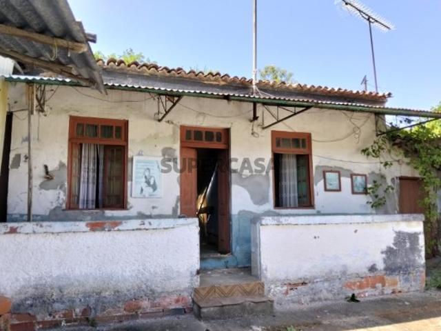 Terreno / Moradia Térrea para restauro Alquerubim