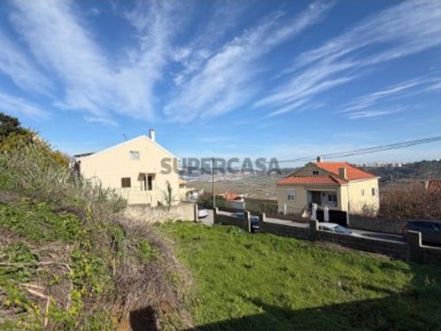Terreno não edificável com 300 m² em Cabeço da Aguieira, Unhos