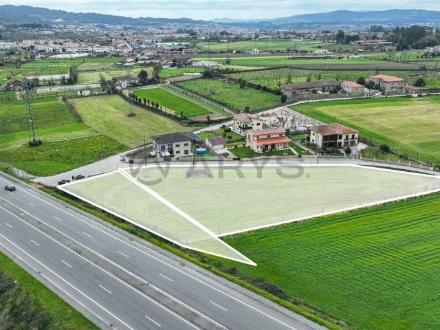 Terreno na rua de Entre Portas, Dume