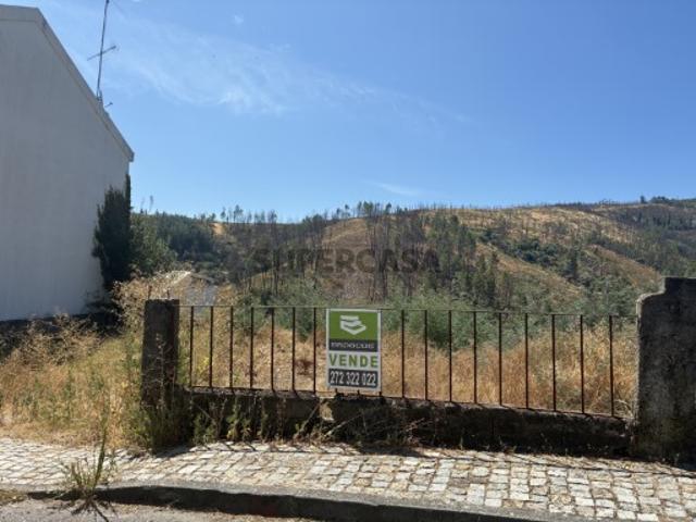 Terreno na vila de Silvares