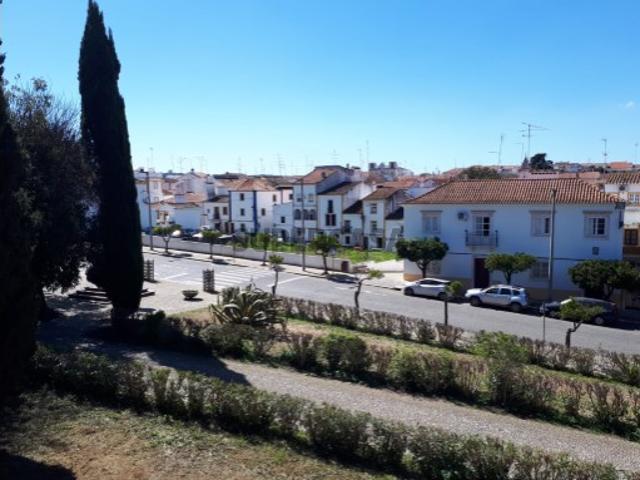 Terreno no centro da Vila, apto para construção habitacional, comercio ou serviços