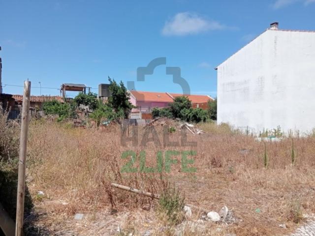 TERRENO NO CENTRO DA MARINHA GRANDE PARA INVESTIMENTO