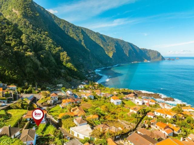 Terreno à venda com Vista Deslumbrante para o Mar em Seixal, Porto Moniz! 496 m²
