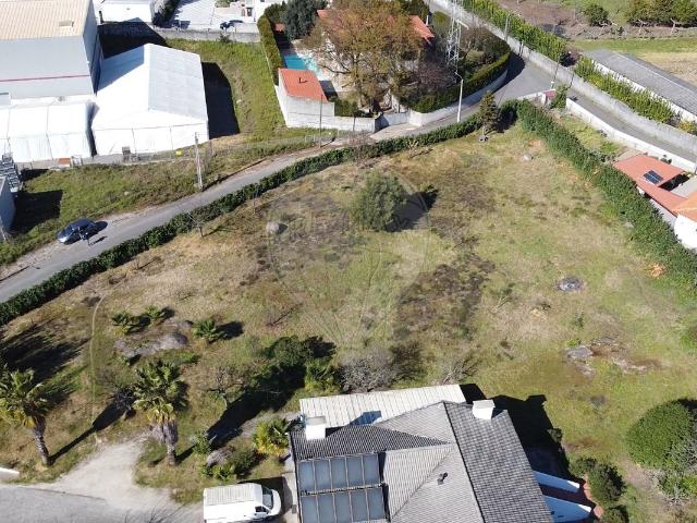 Terreno à venda em Guimarães