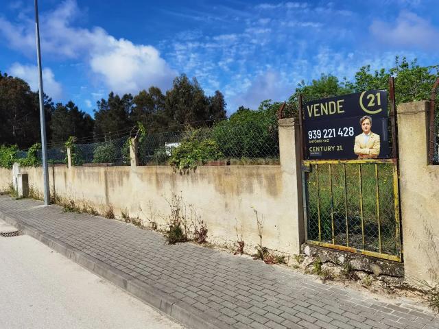 Terreno à venda em Fernão Ferro Localização tranquila e acessível