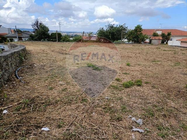 Terreno à venda em Santo Tirso