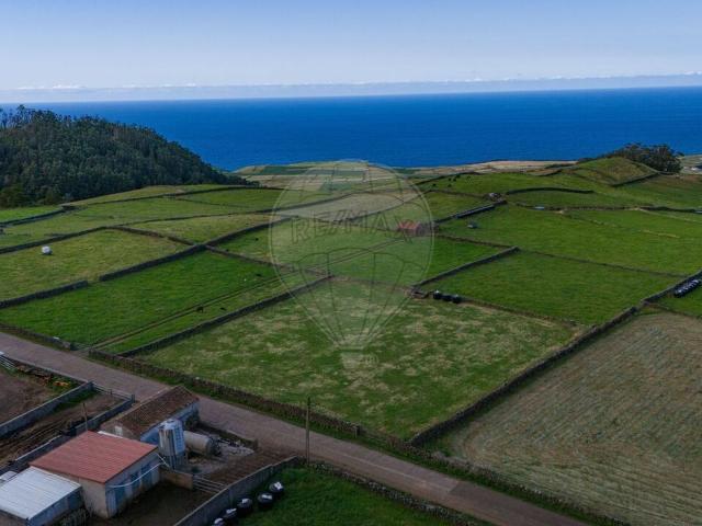 Terreno à venda em Praia da Vitória