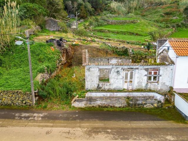 Terreno à venda em Praia da Vitória