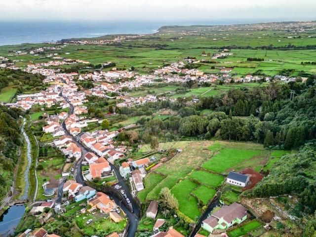 Terreno à venda em Praia da Vitória