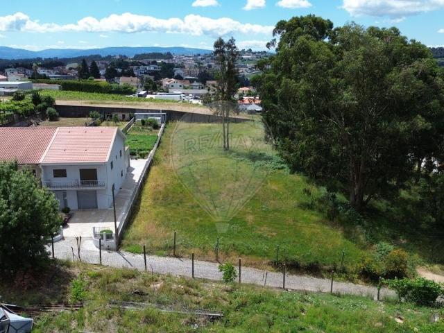 Terreno à venda em Vila Cova da Lixa