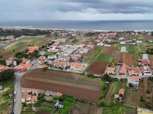 Terreno à venda em Vila Nova de Gaia