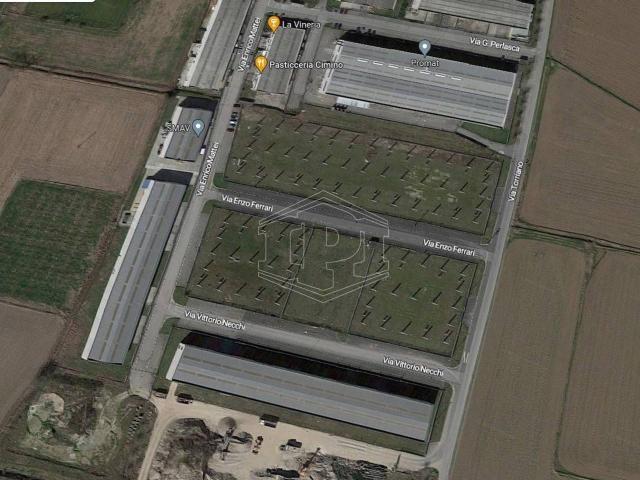 Terreno edificabile industriale in vendita a Vellezzo Bellini