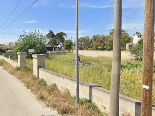 TERRENO ANGOLARE VICINO AL MARE