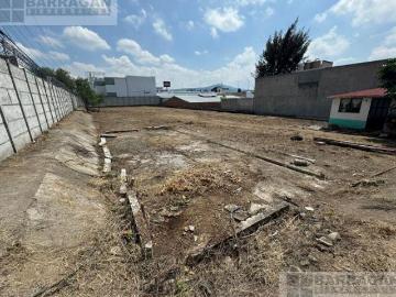 Terreno bardeado en esquina en excelente ubicación en Loma Dorada
