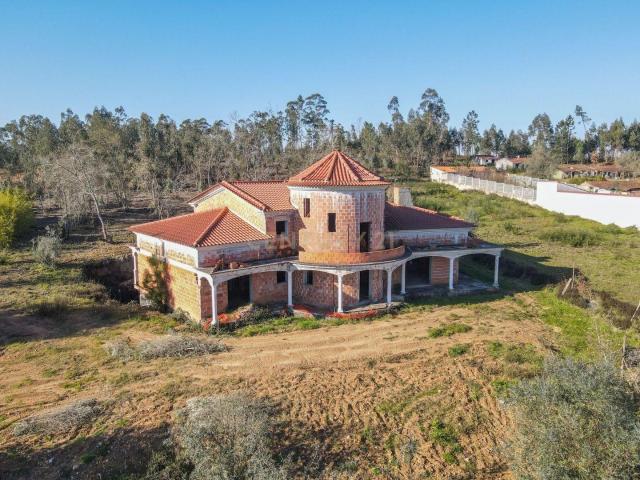 Terreno c/ Moradia em Construção