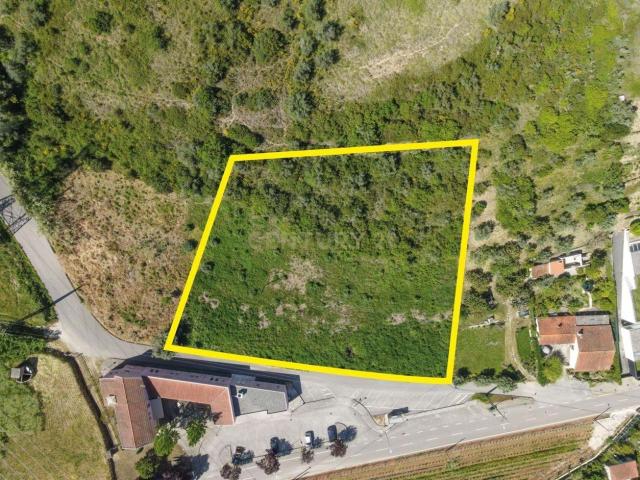 Terreno C/ possibilidade de construção e poço