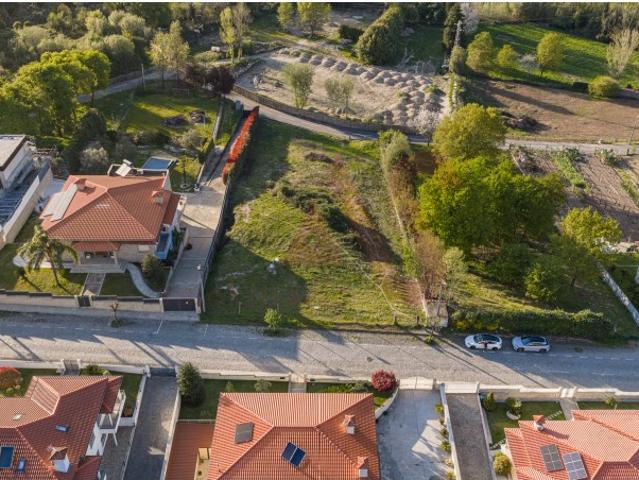 Terreno c/ viabilidade de construção moradia independente ou duas moradias geminadas em Nespereira