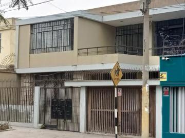 Terreno casa de 420 m² frente a Parque en Santa Catalina, hasta 7 pisos RDB