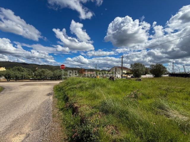 Terreno, Casais e Alviobeira