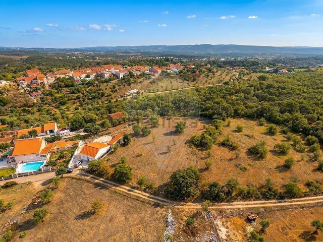 Terreno, Casais e Alviobeira