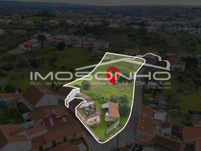 Terreno com 4107m2, Casa em ruínas e Anexos