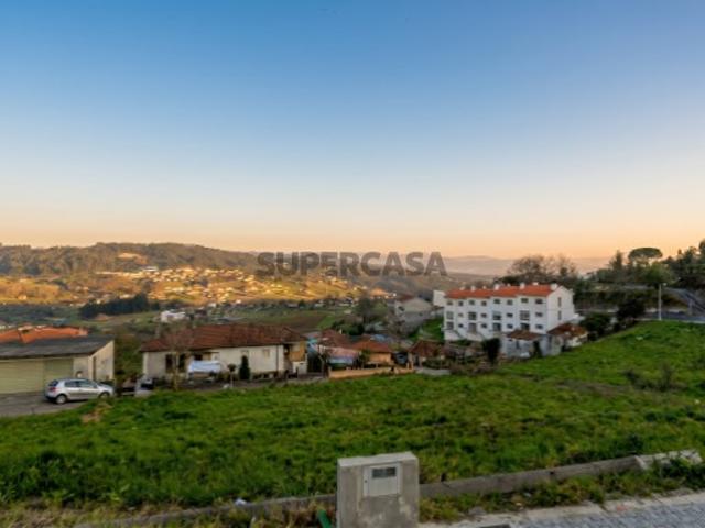 Terreno com 416 m² para Construção em Zona Residencial Tranquila