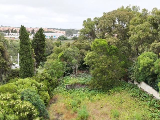 Terreno com 4890m2 no Estoril
