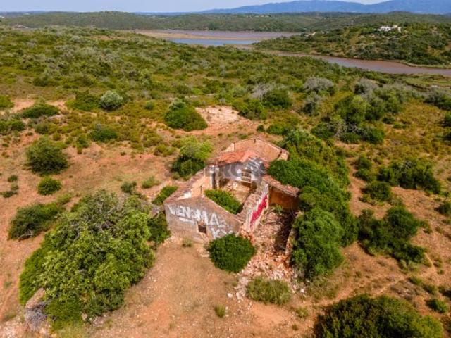 Terreno com 4 Hectares em Zona Natural Protegida Estômbar