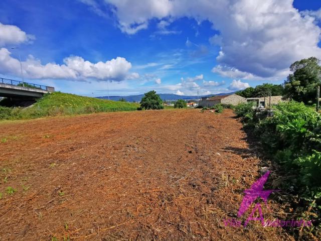 TERRENO COM 5.000 m² PARA CONSTRUÇÃO