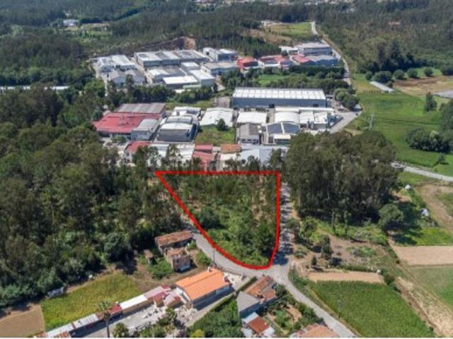 Terreno com 5.235 m2 na Zona Industrial de Mosteirô