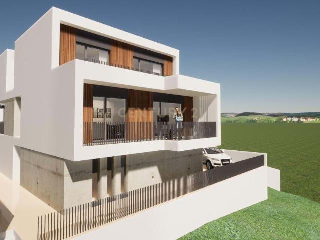 Terreno com 677 m2 na Rua João Peculiar, Coimbra