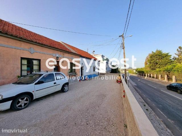 Terreno com 750m2 com implantao de 4 casas e uma garagem