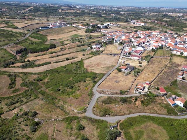 Terreno com 7.520 m² em Alvarinhos, típica aldeia saloia da região de Sintra, vista desafogada, tranquilidade e excelente exposição solar durante todo o dia