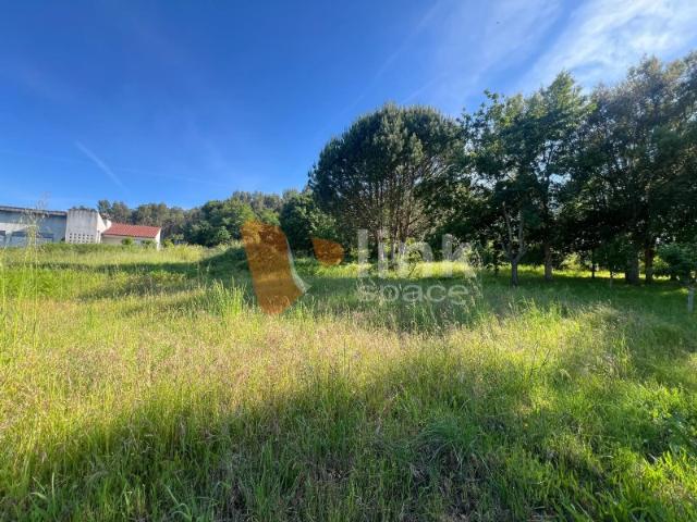 Terreno com 830 m² Natureza, privacidade e potencial de construção