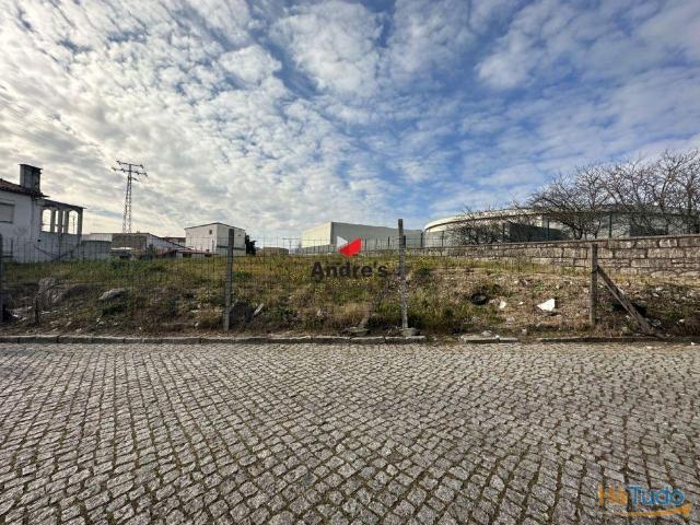 Terreno com 1000m2 | Pedrouços | Maia | 26083526875