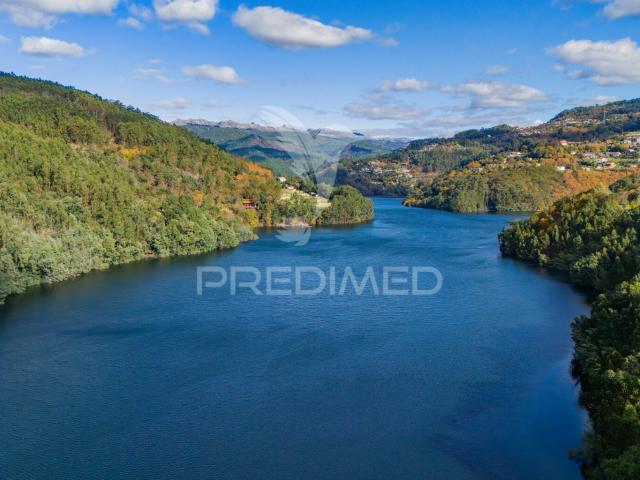 Terreno com 13290 M2 no rio Cávado, Gerês