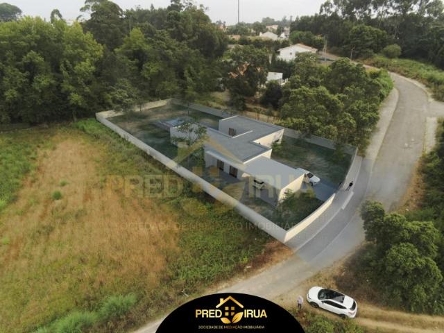 Terreno com 1824 m2 com projeto Caducado para Moradia Terrea