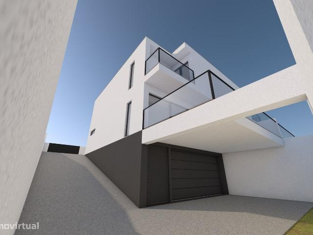 Terreno com 194 m2 e projeto em fase de aprovao em Canelas