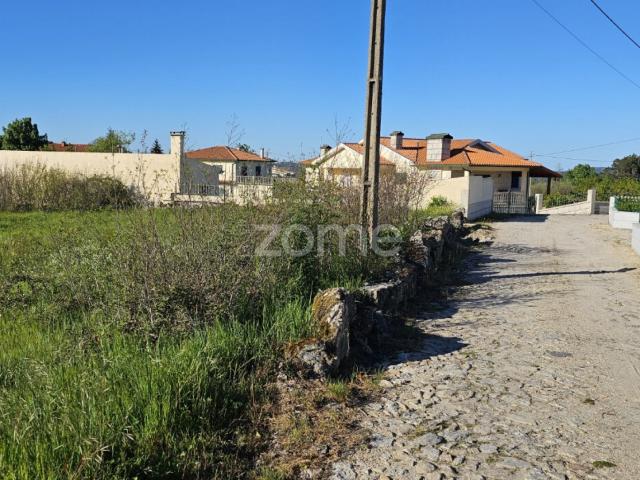 Terreno com 1.400 m² – Cadaval, Fiolhoso, Murça