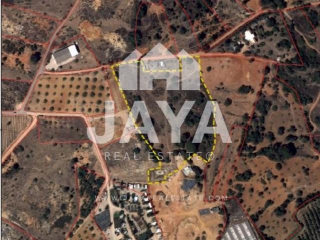 Terreno com 1,7 Hectares em Pêra Algarve