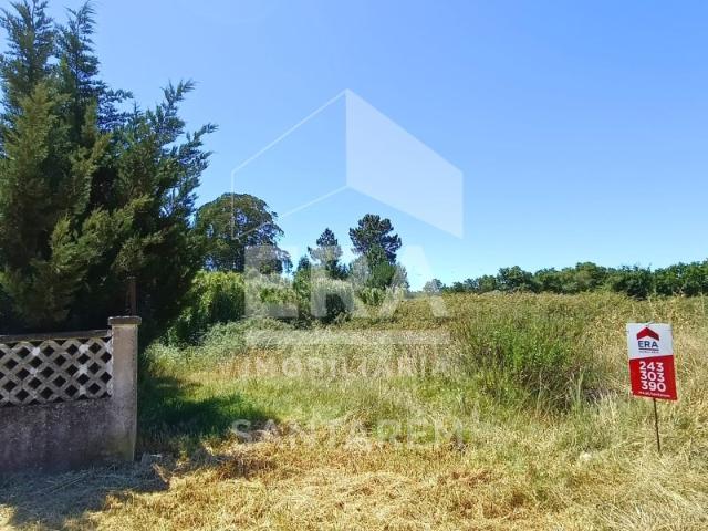 Terreno com 2299m2 no Vale de Santarém