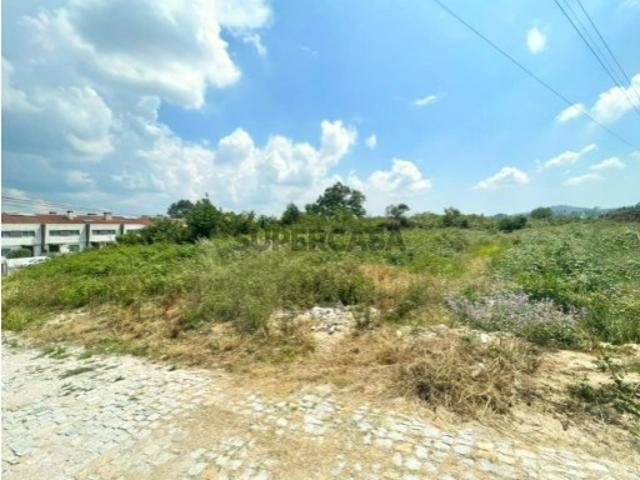 Terreno com 22.442 m2 em Paredes