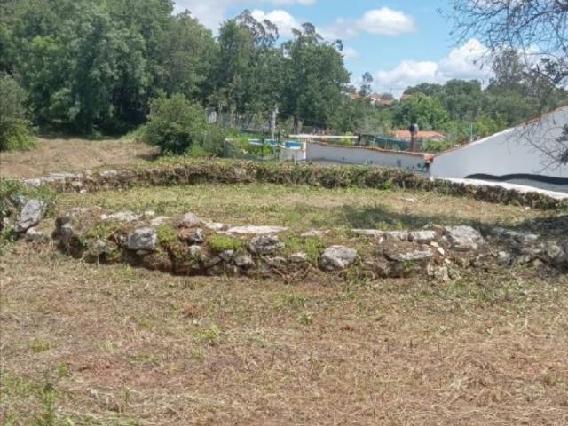 Terreno com 2600m2 em Ansião com ruina de 95m2
