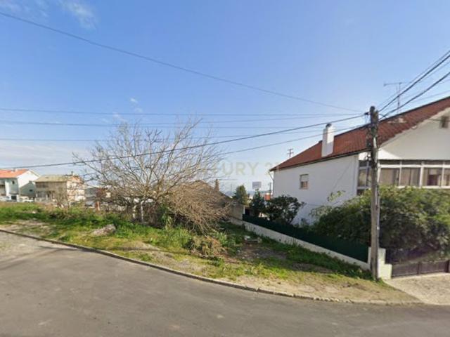 Terreno com 292m2 em Santa Iria de Azoia