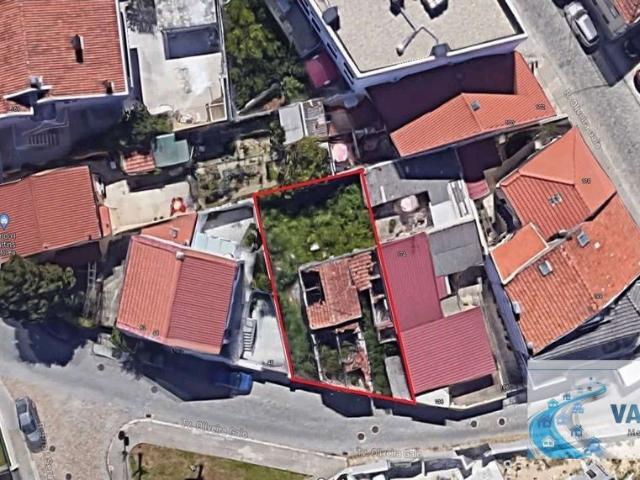 Terreno com 332,08 m2 em São Mamede de Infesta