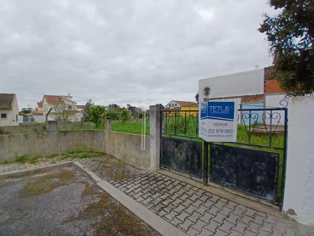 Terreno com 338m2 Quinta da Queimada