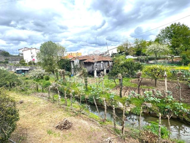 TERRENO COM 3 MORADIAS PARA RESTAURO