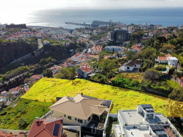 Terreno com 3.270 m² no Funchal – Excelente Oportunidade de Investimento